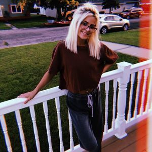 Meet your Posher, Alyson